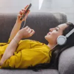 음악이 감정 인식에 미치는 자연스러운 영향